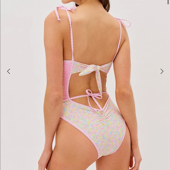 For Love and Lemons Hydrangea Blooms One Piece Swim - Picture 4 of 16